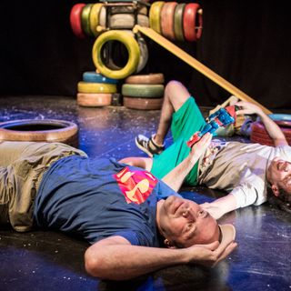 attori in scena durante &quot;Fratelli in fuga&quot;