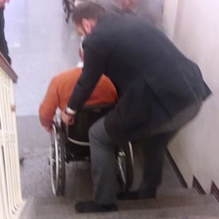 Gaffe del Comune: i disabili non riescono ad accedere alla commissione sull'abbattimento delle barriere architettoniche