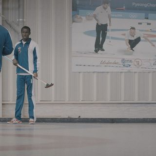 Sei migranti scoprono il curling e la loro storia apre “Glocal d’estate”