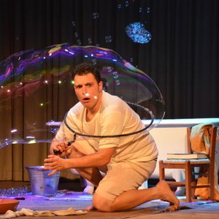 ‘Mi metto in bolla’ sul palco del teatro Fassino di Avigliana