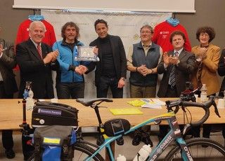 Giovanni Panzera nominato 'Ambasciatore del cicloturismo cuneese nel mondo' (Video)