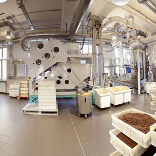 Il cioccolato torinese non è più solo buono: diventa anche bello. Gobino abbraccia Armani per conquistare il mondo