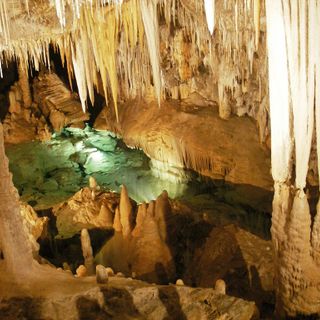 Alle Grotte di Borgio Verezzi apertura serale tutti i mercoledì di luglio ed agosto