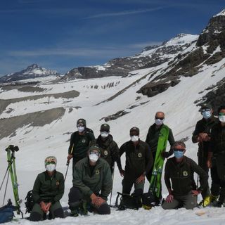 Nella foto di Alberto Peracino il team dei guardaparco che ha effettuato le rilevazioni al Grand Etret Nella foto di Alberto Peracino il team dei guardaparco che ha effettuato le rilevazioni al Grand Etret