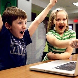 Insidie per i nostri figli a casa collegati ad internet. Ecco come difenderli