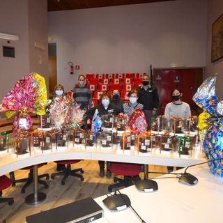 Bardonecchia, con la lotteria delle uova pasquali raccolti 2000 euro per la Caritas