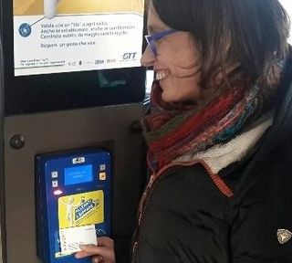 &quot;Adesso si vince&quot;, Gtt premia chi bippa sui bus e tram di Torino: smart card gratis fino al 30 giugno 