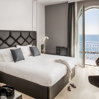 Sanremo: inaugurato il 1° febbraio scorso il 'Miramare the Palace' è da oggi un '5 Stelle Lusso'
