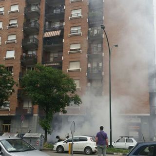 Grosso incendio in corso Corsica angolo corso Giambone a Torino (VIDEO)