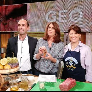 Loris Caretto con la conduttrice Sveva Sagramola e la maestra di cucina Giovanna Ruo Berchera