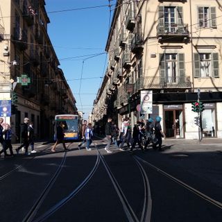 Corteo di tifosi del Porto blocca corso Vittorio a Torino Corteo di tifosi del Porto blocca corso Vittorio a Torino