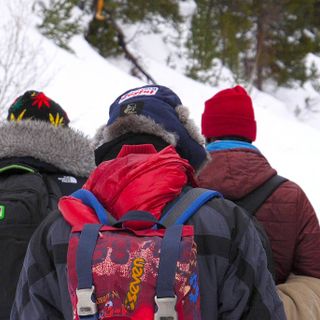 Migranti tentano di attraversare il confine