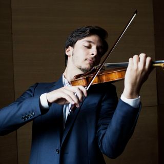 Il giovane violinista Andrea Obiso (foto Daniel Delang)