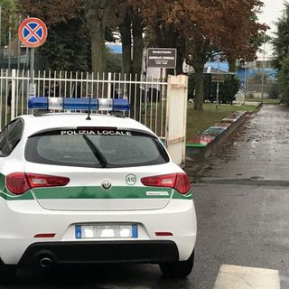 Grugliasco, i vigili in borghese sequestrano marijuana e semi ad alcuni adolescenti al parco Ceresa