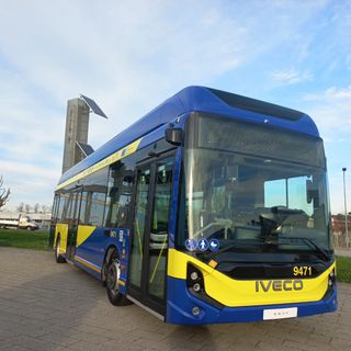 Iveco torna a produrre bus: a Torino e Foggia mezzi elettrici e idrogeno