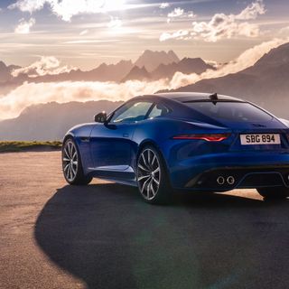 La nuova F-TYPE è più bella che mai e incarna perfettamente il DNA del design Jaguar nella sua forma più pura