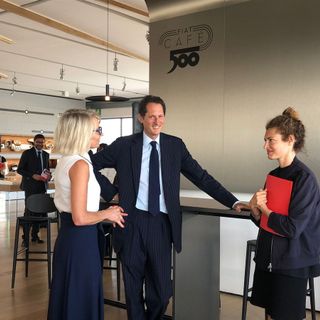 John e Ginevra Elkann con Sarah Cosulich