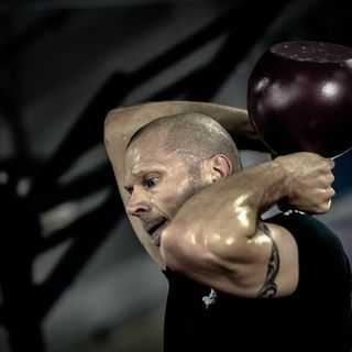 Kettlebell: storia e caratteristiche di questo oggetto così noto in ambito sportivo