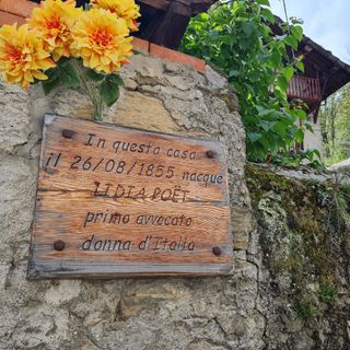 Lidia Poët, nel Pinerolese al via un tour nei luoghi dove è nata, cresciuta e sepolta il primo avvocato donna d’Italia