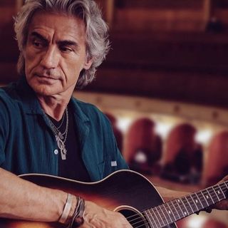Luciano Ligabue: l’emozione di “Dedicato a noi” continua nei teatri più belli d’Italia