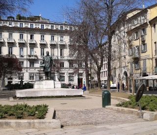 Piazza IV Marzo, prosegue la sistemazione a verde grazie alla collaborazione dell’associazione Porta Doranea