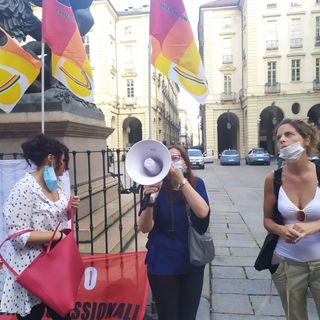 Lavoratrici di welfare, mense e scuole protestano contro il Comune: “Vogliamo risposte o sarà sciopero”
