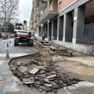 Marciapiedi nuovi attorno al parco della Tesoriera