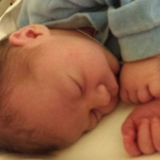 Immagine di archivio di un bambino appena nato