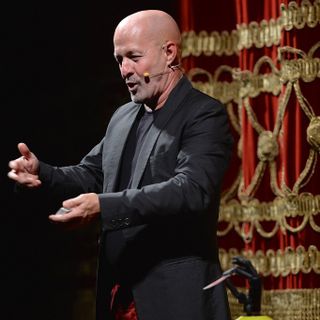 Marco Berry e la mano bionica I-Limb protagonisti al Gran Gala della Magia