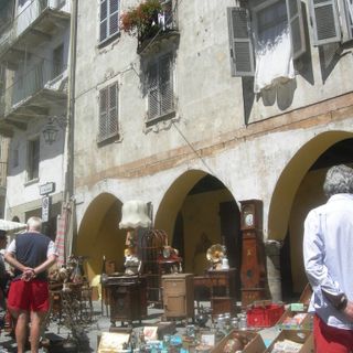 Giaveno si prepara per l'appuntamento del Mercato delle Pulci