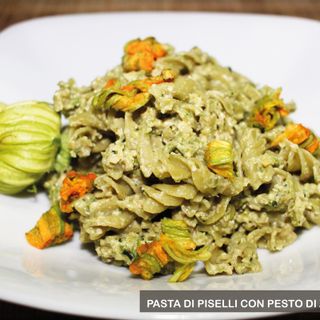 MercoledìVeg di Ortofruit: oggi prepariamo pasta di piselli con pesto di zucchini