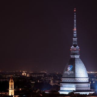 Torino illumina stasera la Mole Antonelliana: obiettivo la sensibilizzazione sulla malattia di Crohn
