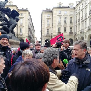 Torino 2026, contestato in piazza il vicesindaco Montanari (VIDEO)