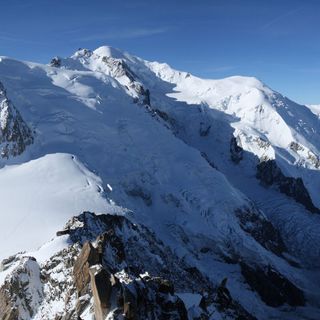 Alpinista torinese precipita dal Monte Bianco, in gravi condizioni all'ospedale di Aosta