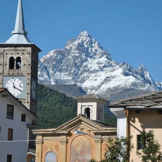 Il Monviso fotografato lunedì mattina in un centro della Granda