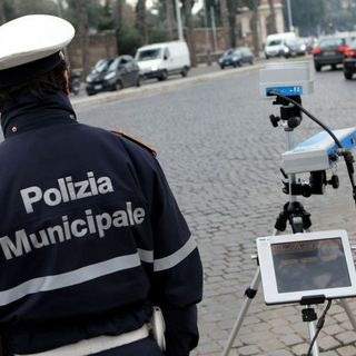 Sfreccia in moto a 172 km orari in corso Potenza. Ma il record non piace al comandante dei vigili: &quot;Sconsiderato&quot;