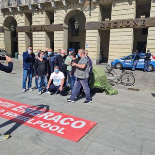Ex Embraco, nuovo giorno di presidio. Visita dell'arcivescovo Nosiglia agli operai