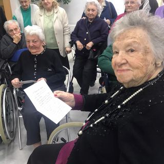 donna anziana in rsa