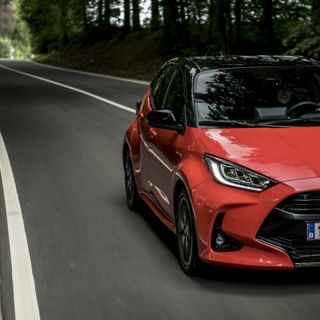 La nuova Yaris Hybrid, icona delle city car
