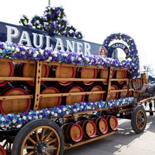 Sfilata a Torino del carro ufficiale Paulaner, per la promozione del brand e dell’Oktoberfest Cuneo