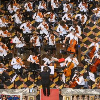 Orchestra di ragazzi ripresa dall'alto