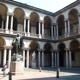 L'associazione Amico Libro organizza una giornata a Milano