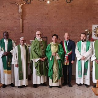 sacerdoti in chiesa