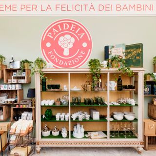 Apre i battenti il Christmas shop di Paideia per aiutare i bimbi più sfortunati