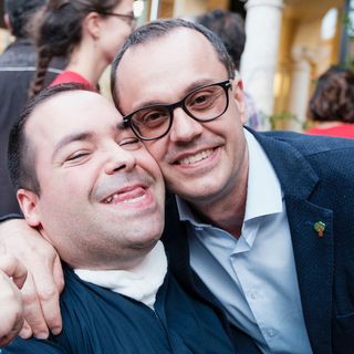 Fabrizio Serra e un giovane aiutato da Fondazione Paideia
