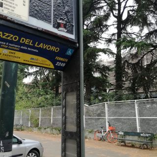 Palazzo del Lavoro, un'altra estate in ostaggio del degrado per un rebus che non trova soluzione [FOTO]