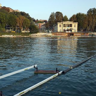Torino, sul Po arrivano le barriere &quot;pesca-rifiuti&quot;: obiettivo recuperare la plastica che finisce nel fiume