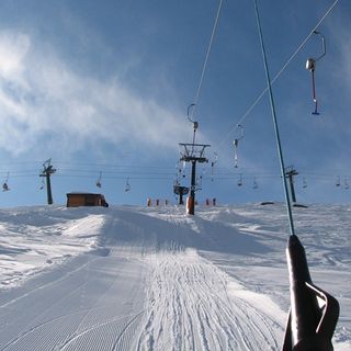 Domenica a PaesanAinpiazzA l’ultima occasione per gli skipass a prezzo ridotto della stazione di Pian Munè