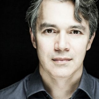 Primo piano di un uomo