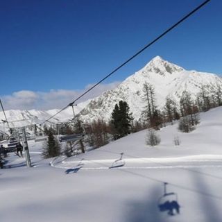 Il mattone si mescola con la neve: cresce la voglia di casa in montagna